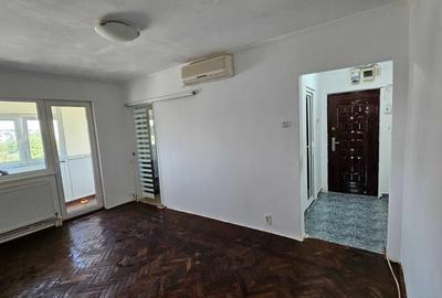 Apartament cu 3 camere semidecomandat în Inel II