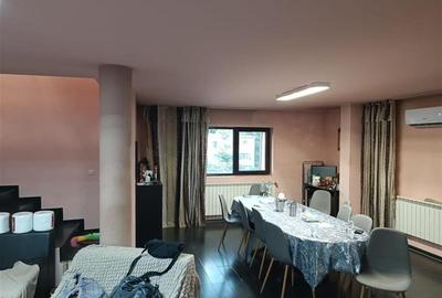 Penthouse cu 4 camere decomandat, mobilat în Dristor