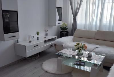 Apartament cu 3 camere semidecomandat, mobilat în Spitalul Județean