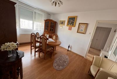 Apartament cu 3 camere semidecomandat în Drumul Taberei