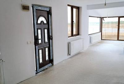 Casa de vanzare langa lac - 6