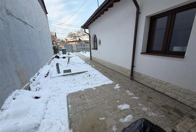 Vanzare casa 3 camere, 2 bai, curte 300 mp, Parc Bazilescu, renovata integral - 2