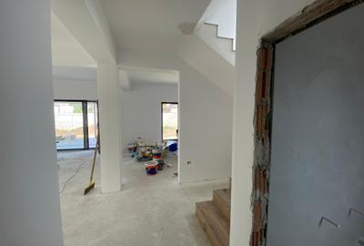 Case individuale cu 4 camere si mansarda. Teren 400 mp. Comision 0 - 9