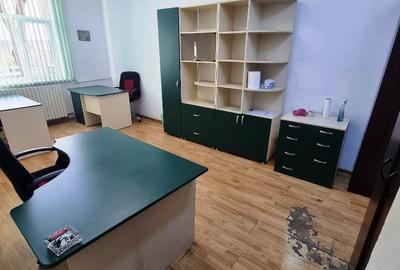 Apartament cu 2 camere semidecomandat, mobilat în Semicentral
