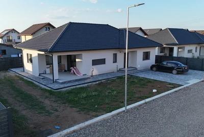 Casă cu 4 camere în Tărlungeni