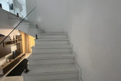 Casa mijloc triplex mobilată - 10