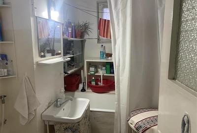 Apartament 3 camere , zona ultracentrala -Primaria Focsani , et 3 8 , decomnadat - 5