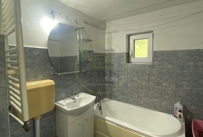Apartament 3 camere decomandat, etaj 3 din 4, mobilat, utilat, str Coposu - 11