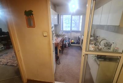 Vanzare apartament 3 trei camere  decomandat -Colentina  ,Aleea SinaiaA - 3