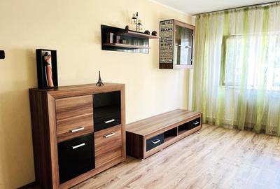 Apartament cu 2 camere decomandat, mobilat în