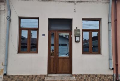 Casa zona centrala Adjud - renovata si mobilata - 1