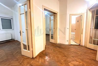 Apartament cu 3 camere decomandat în Calea Victoriei