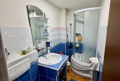 Apartament cu 4 camere de vânzare pe Strada Longinescu - 10
