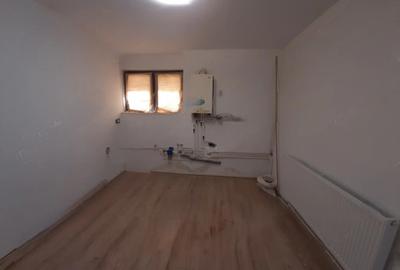 Garsoniera-demisol inalt-zona Banu Manta - 4