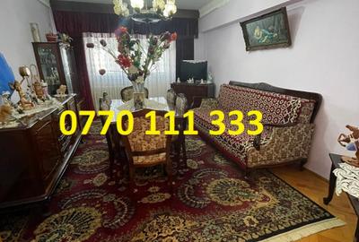 Apartament cu 3 camere decomandat în Călărași