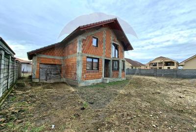 Casă cu 5 camere în Vladimirescu