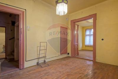 Vilă pe str Alexandru Ioan Cuza, 10 camere, S + P + E, teren 282 mp - 14