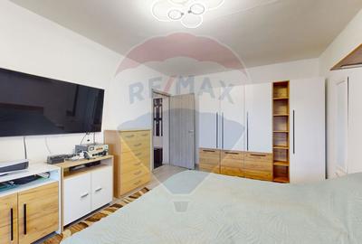 Apartament cu 3 camere decomandat în Triaj