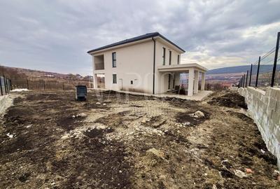 Casă individuală cu 4 camere în Chinteni