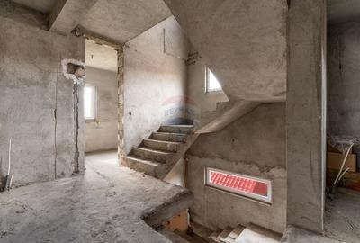 Casa cu 10 camere de vanzare pe str. Corneliu Coposu - 22
