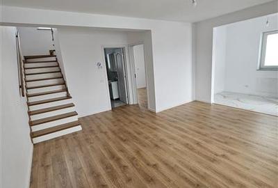 Casă cu 4 camere în Ipotești