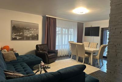 Casă individuală cu 8 camere în Periferie