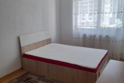 Apartament cu 2 camere semidecomandat în Apărătorii Patriei