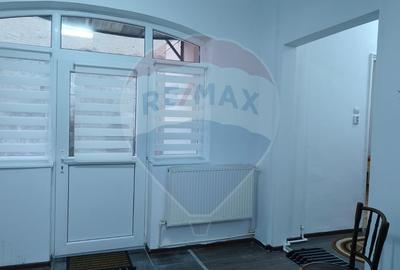 Casă cu 3 camere de vânzare în zona Centrală - 15