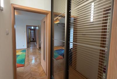 Apartament cu 3 camere semidecomandat în Complex Studențesc