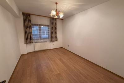 Apartament 3 camere de închiriat | Zonă centrală | Etaj 1 - 3