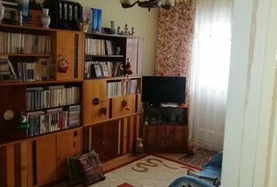 Apartament cu 3 camere semidecomandat, mobilat în Alexandru cel Bun