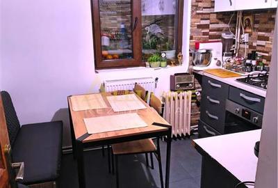 {Aparatorii Patriei} Apartament 3 camere, decomandat - etaj 1 - - 1