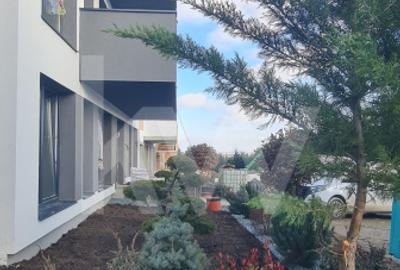 Apartament cu 3 camere decomandat în Cristian