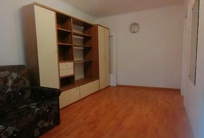 Garsonieră decomandată în Răcădău