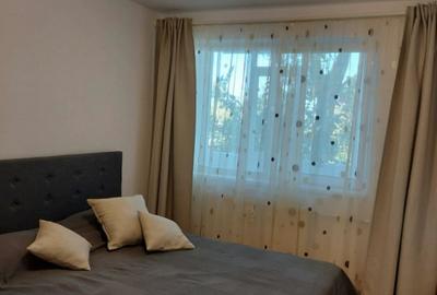 Apartament cu 3 camere semidecomandat, mobilat în Timișoara