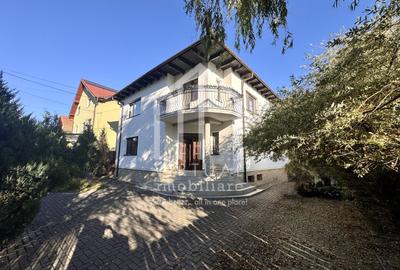 Casă individuală cu 6 camere în Tălmăcel