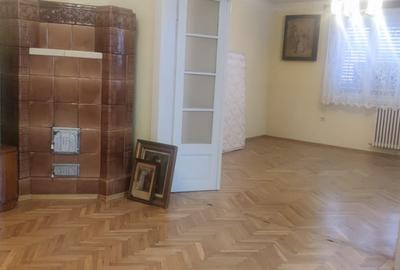Casa Săcele, poziționată într-o zona linistita și buna - 9