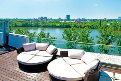 Apartament cu 4 camere semidecomandat în Băneasa