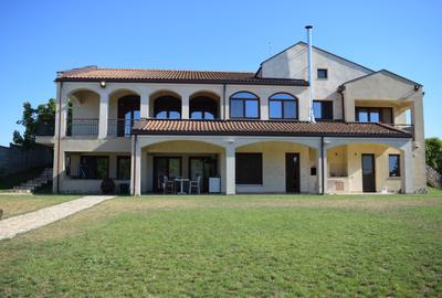 Conac lac Snagov cu ponton - 1