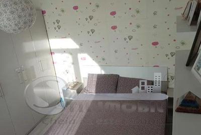 Apartament cu 2 camere semidecomandat în Podu Roș