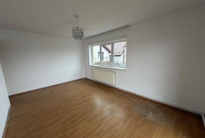 Vand apartament 3 camere - decomandat - etaj 1 - cartier Trei Stejari - 2