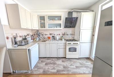 Apartament cu 3 camere semidecomandat, mobilat în Andrei Mureșanu