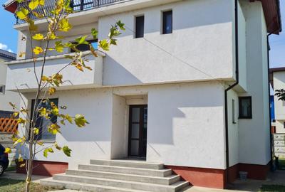 Casă individuală cu 5 camere în Central