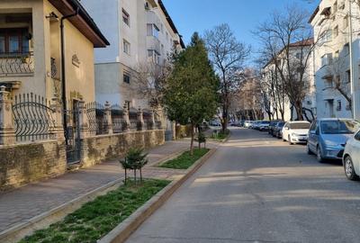 BISTRIȚA LAC- 3 camere decomandate, etaj intermediar, bloc din 1986 - 1