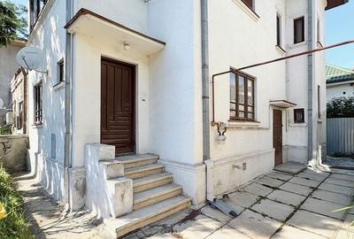 VILA INTERBELICA IN CURS DE RENOVARE COMPUSA DIN DOUA APARTAMENTE - PARCUL CAROL - 1