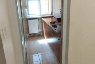 Apartament cu 3 camere semidecomandat în Groapa