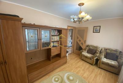 Apartament cu 3 camere decomandat, mobilat în Narcisa