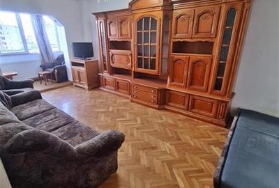 Apartament cu 3 camere decomandat, mobilat în Răcădău