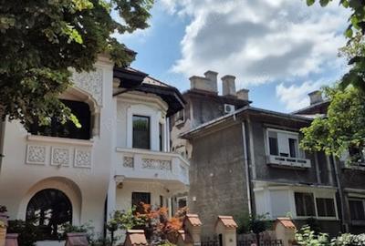 Casă individuală cu 6 camere în Capitale