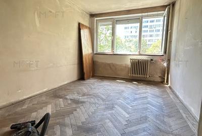 Apartament cu 3 camere decomandat în Moșilor